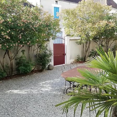 Chambres et table d'hôtes, maisonnettes individuelles dans propriété privée Vézinnes Exterior foto