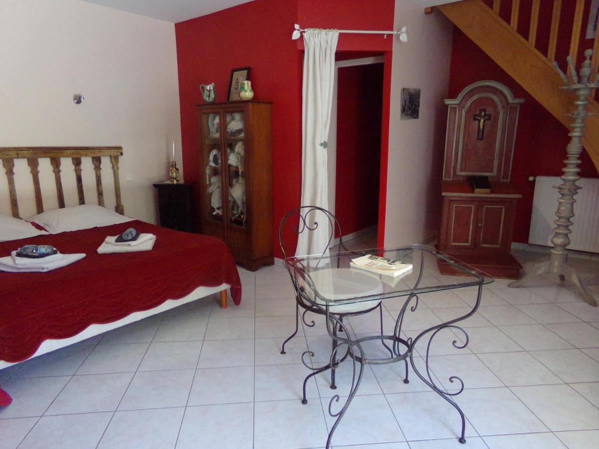 Chambres et table d'hôtes, maisonnettes individuelles dans propriété privée Vézinnes Exterior foto