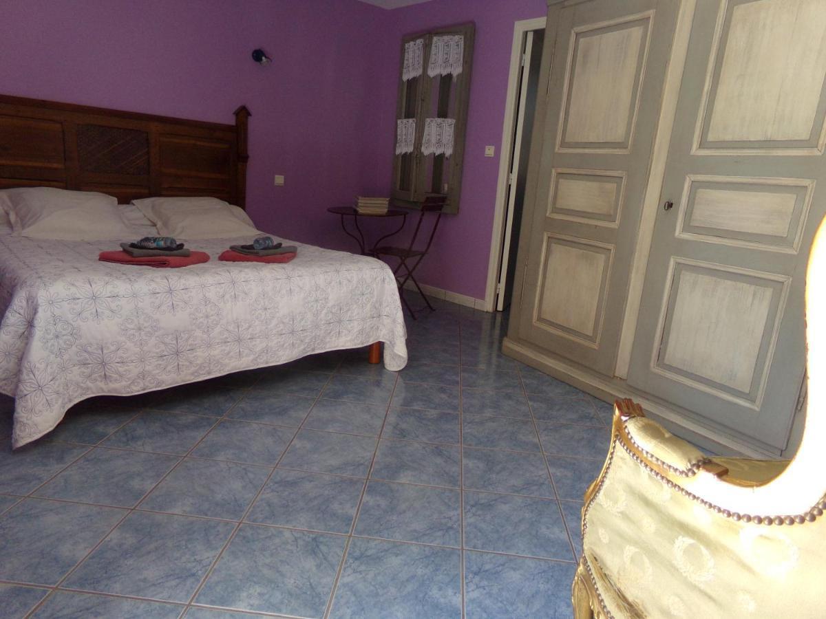 Chambres et table d'hôtes, maisonnettes individuelles dans propriété privée Vézinnes Exterior foto