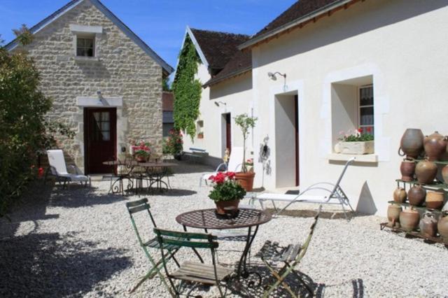 Chambres et table d'hôtes, maisonnettes individuelles dans propriété privée Vézinnes Exterior foto