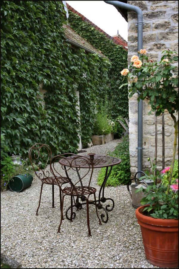 Chambres et table d'hôtes, maisonnettes individuelles dans propriété privée Vézinnes Exterior foto